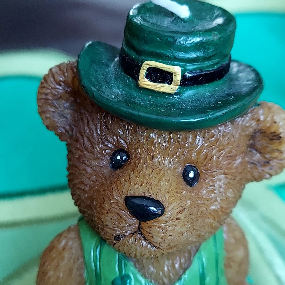 Set Of 2 St. Parrick's Day Candles - Picture 8 of 9